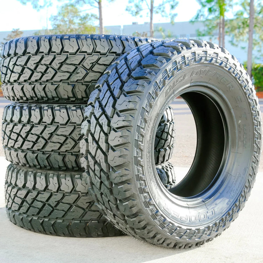 Set of 4 (Four) Cooper Discoverer S/t Maxx Lt 275/70R18 125/122Q E 10 Ply Mt M/t Mud Tires